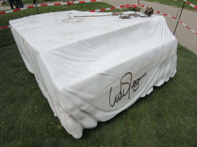 Udo Jürgens Grab verwahrlost? Die ganze Wahrheit über sein Ehrengrab in Wien udo jürgens grab verwahrlost